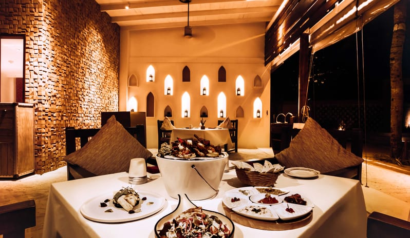 OZEN RESERVE BOLIFUSHI, SANGU Beach Table Interior